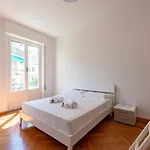 Joivy Chic Flat With Balcony