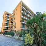 Joivy Chic Flat With Balcony Apartmán