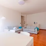 Joivy Chic Flat With Balcony