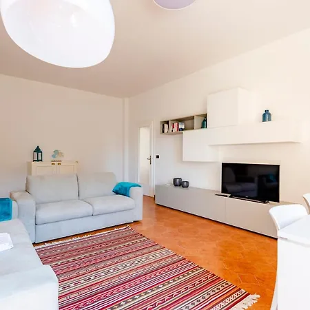 Joivy Chic Flat With Balcony Apartman *